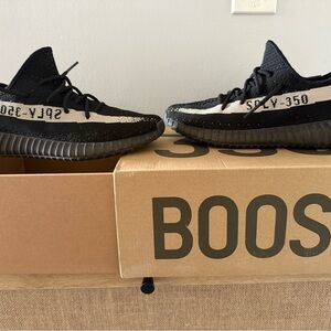 Yeezy 350 v2 OREO
